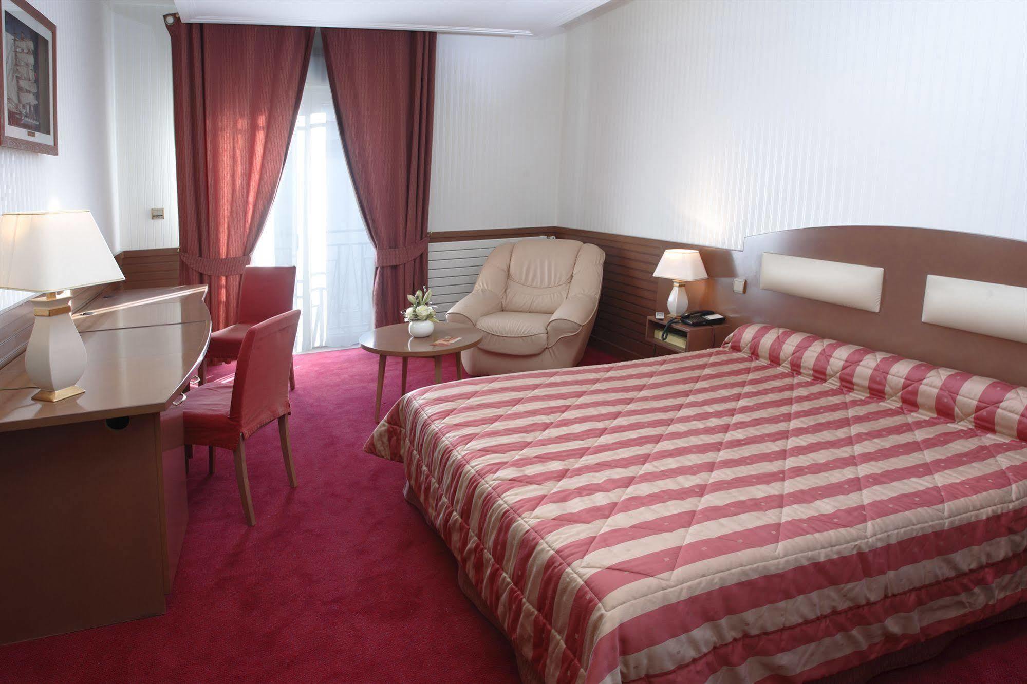 Hotel Le Berry Saint-Nazaire Exterior foto
